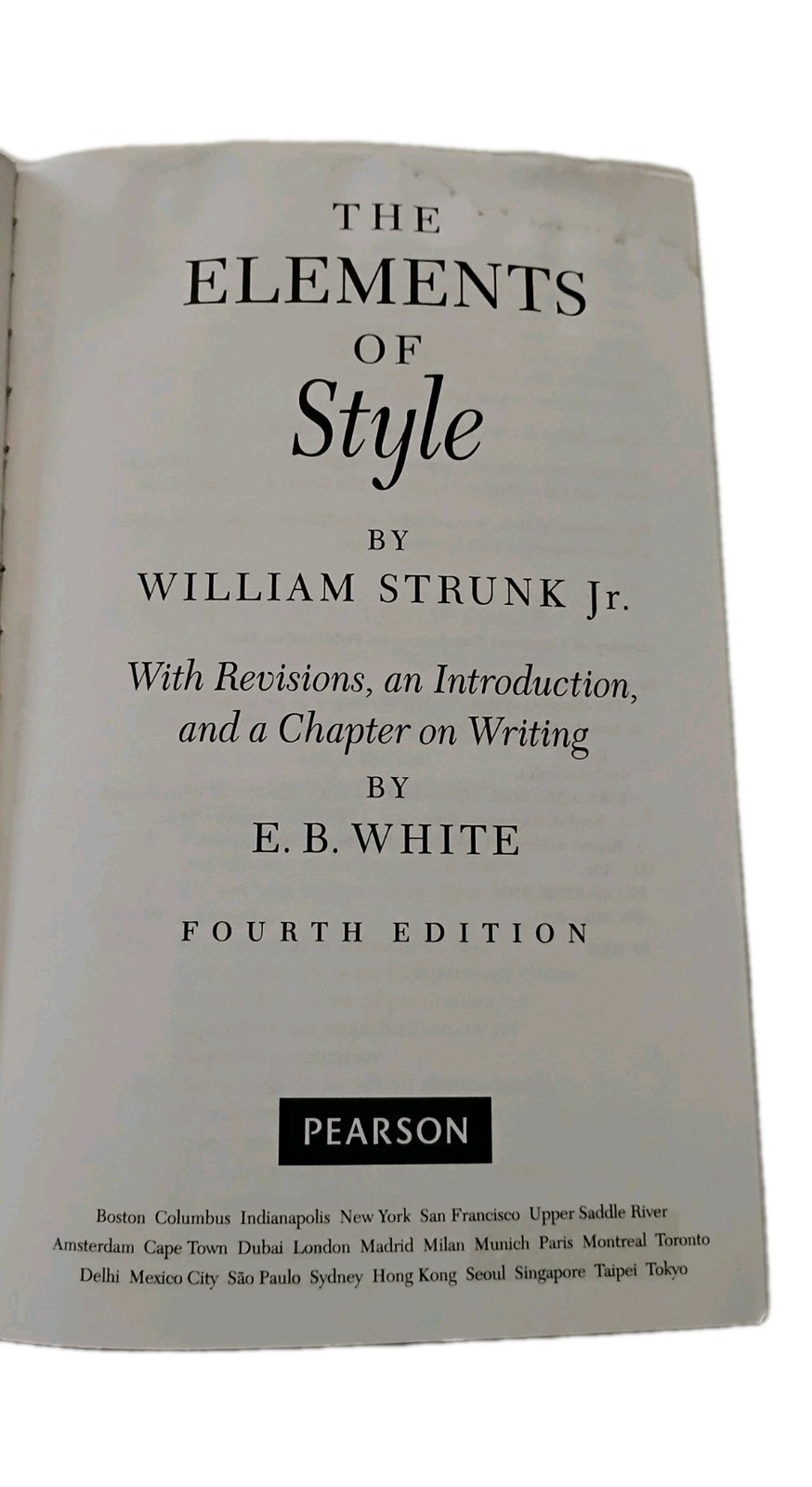 William Strunk Jr & E.B. White, The Elements of Style, Fourth Edition, Paperback
