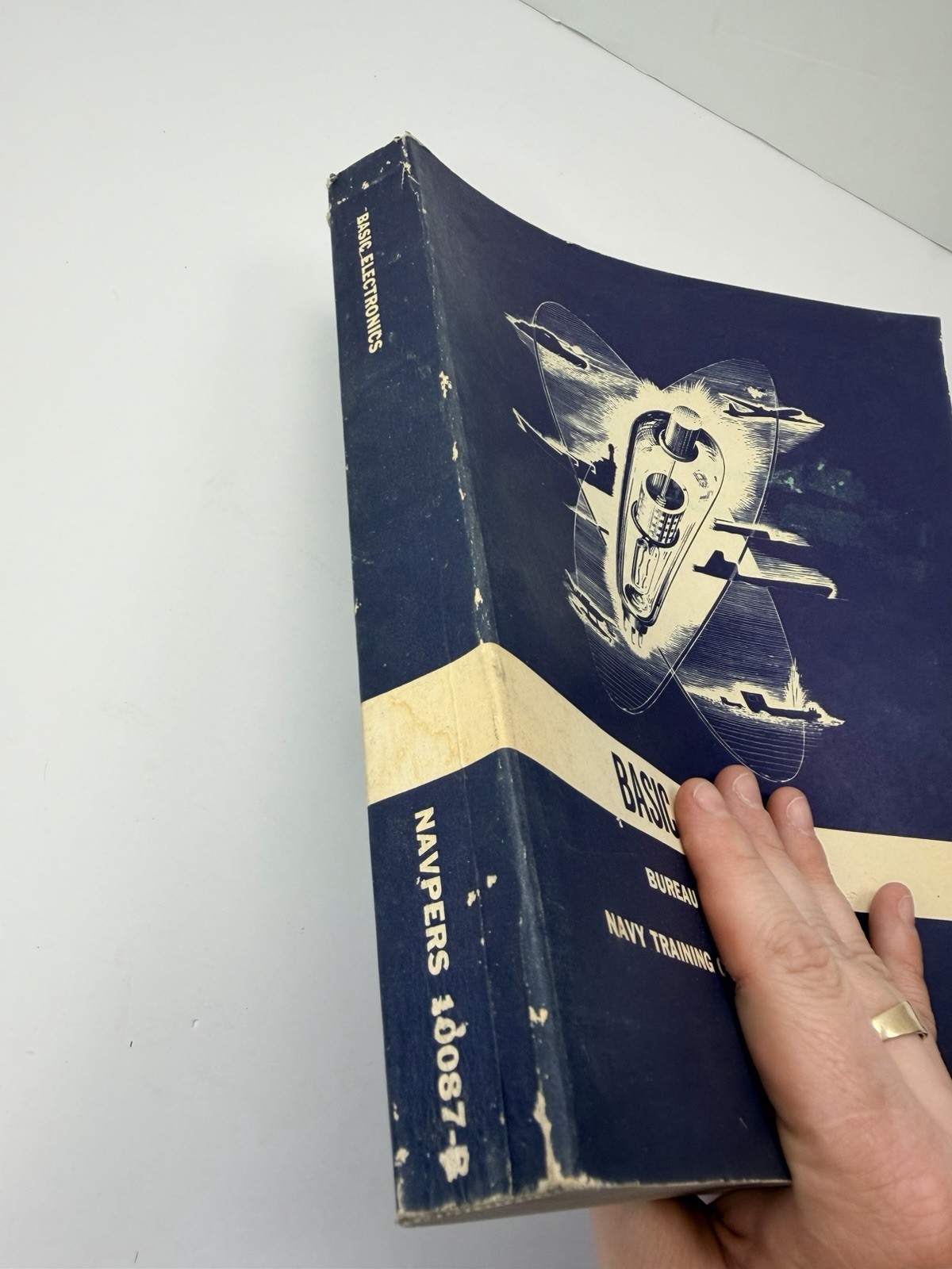 1968 Navy Training Course BASIC ELECTRONICS, Bureau of Naval Personnel Book