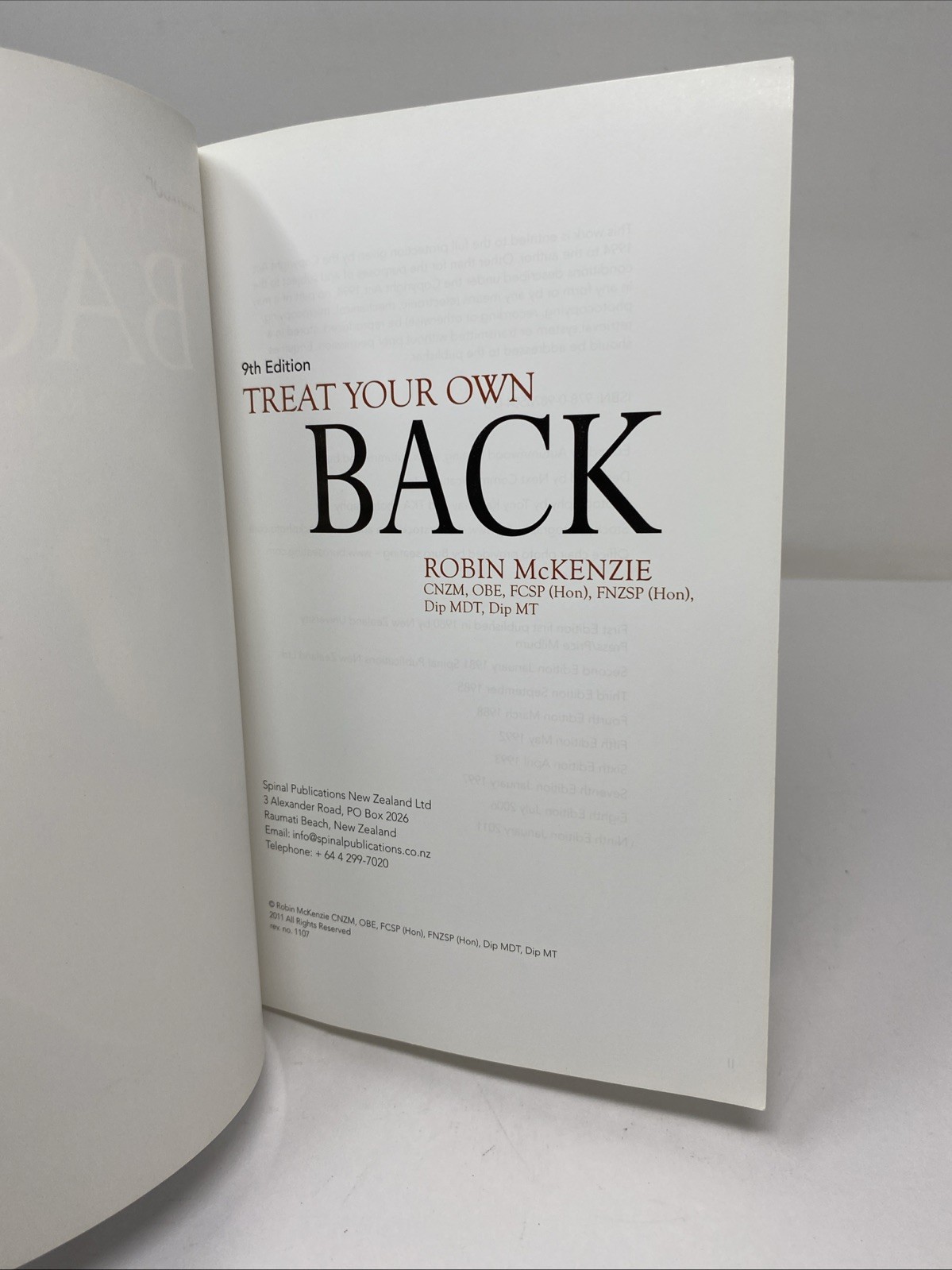 Treat Your Own Back by Robin McKenzie (Trade Paperback)