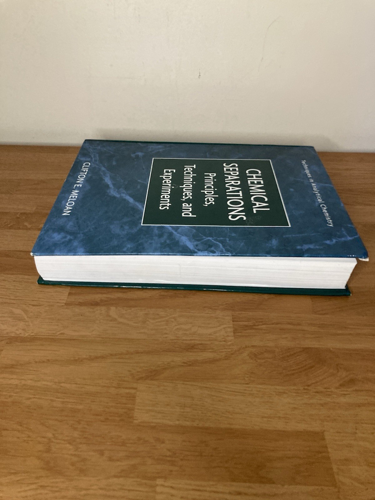 Chemical Separations : Principles, Techniques and Experiments (Clifton E. Meloan