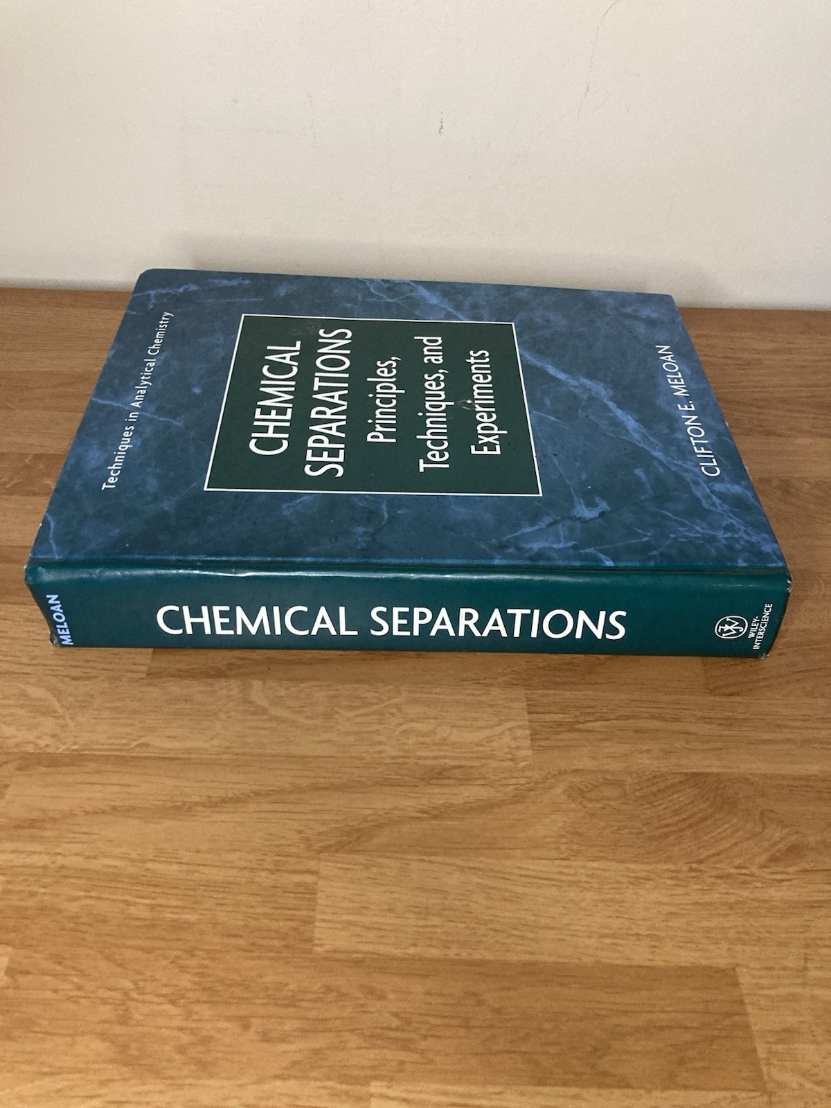 Chemical Separations : Principles, Techniques and Experiments (Clifton E. Meloan
