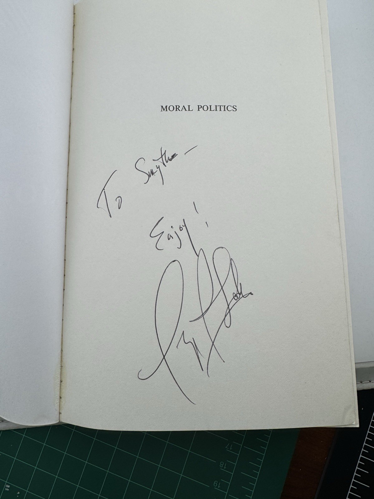 Moral Politics : How Liberals and Conservatives Think, By George Lakoff Signed