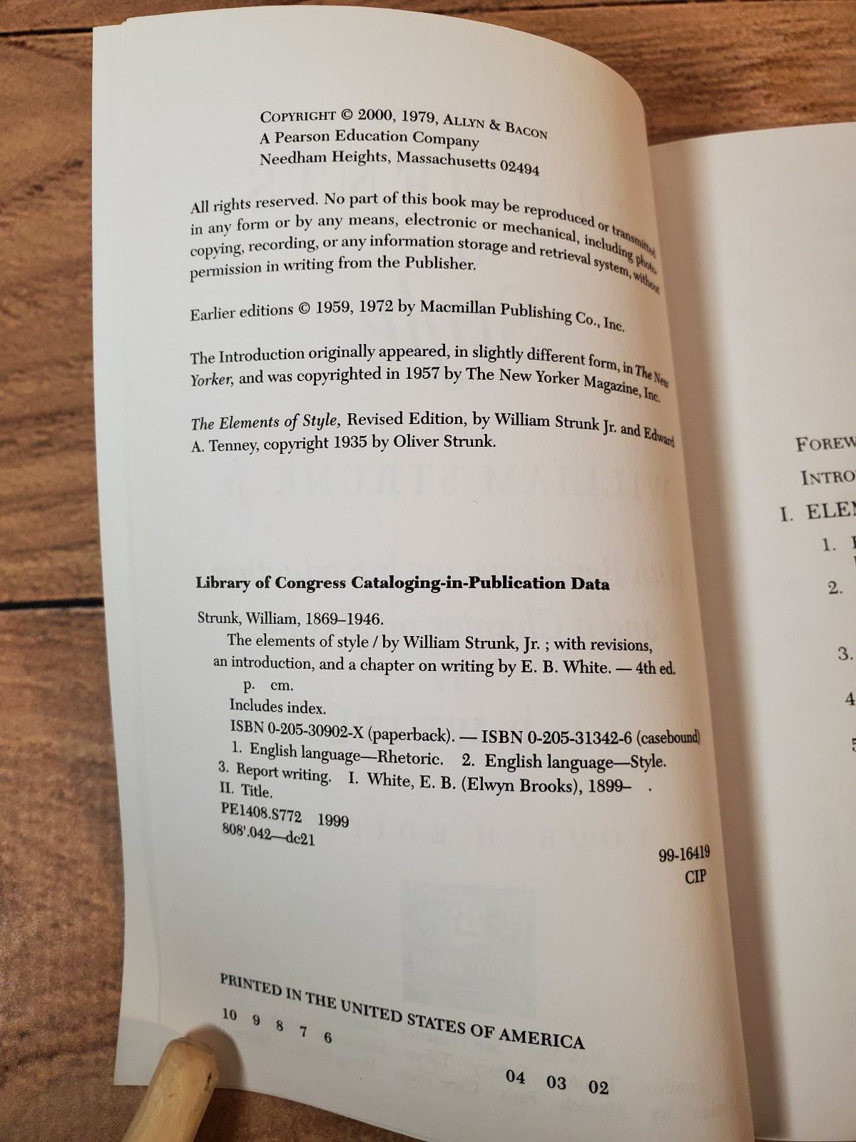 Elements of Style Strunk & White 4th Edition 2002 Writing Guide Classic