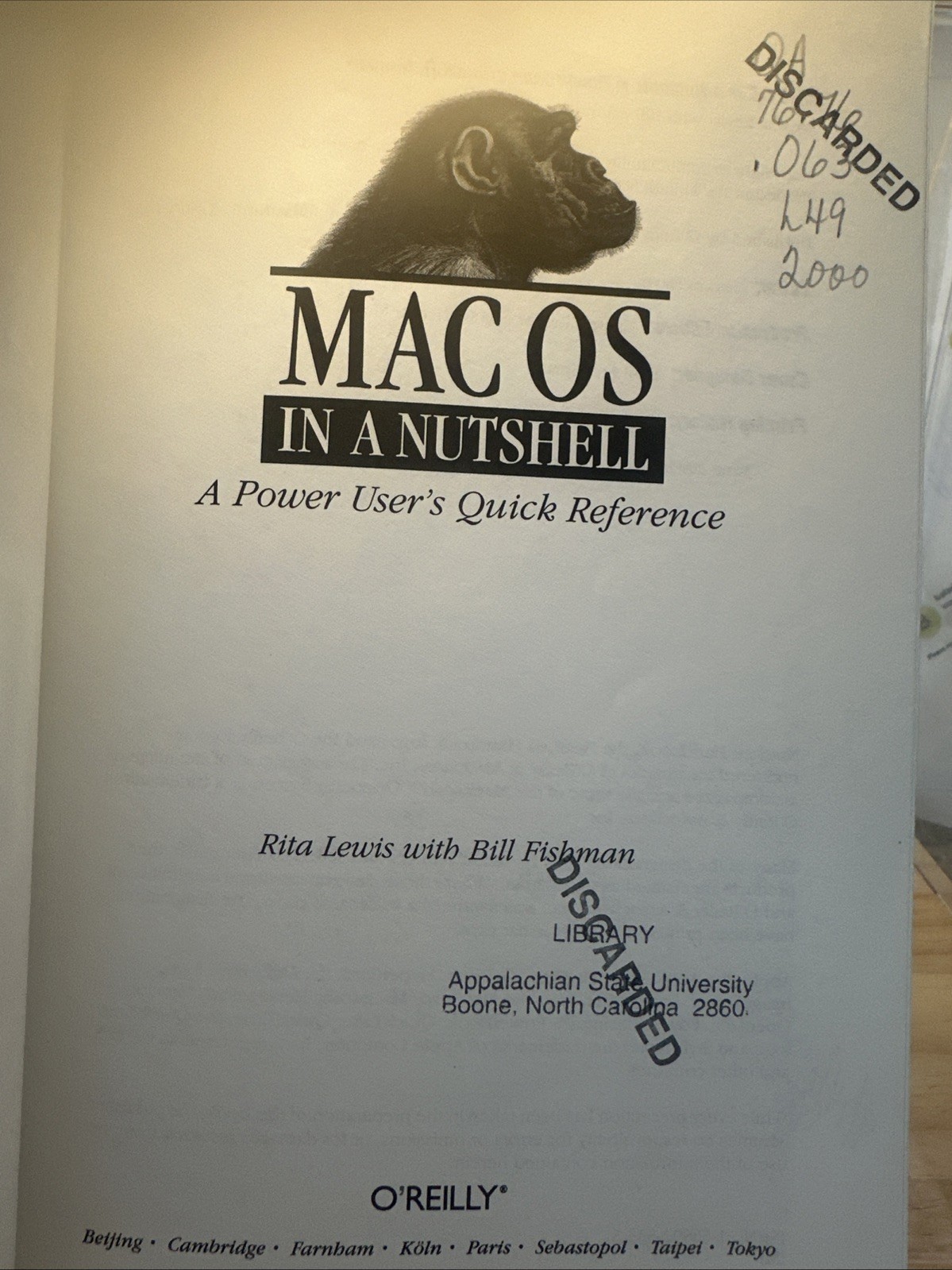 MAC OS In a Nutshell (O’reilly) by Rita Lewis with Bill Fishman 2000 Paperback