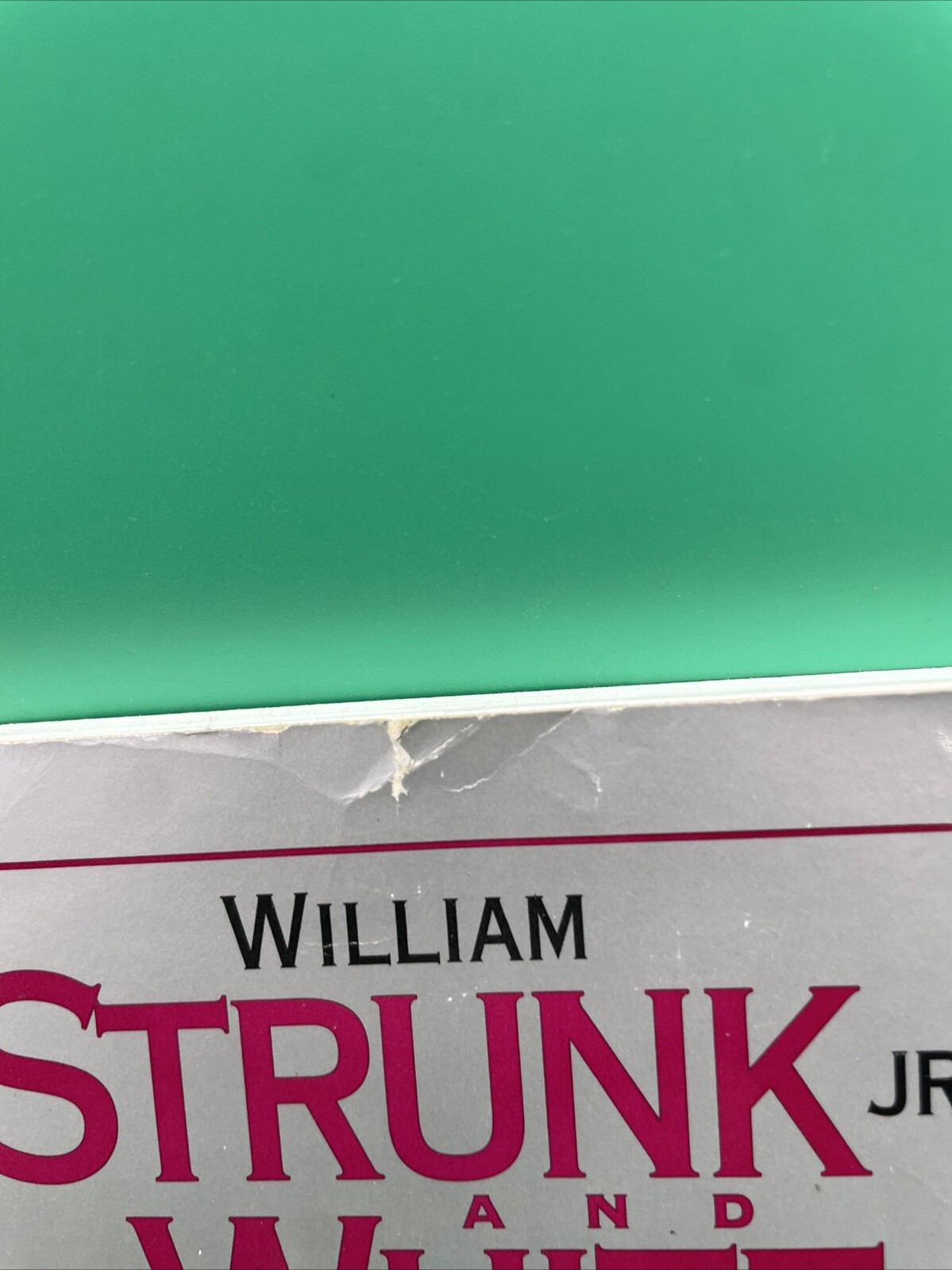 The Elements of Style by E. White, William Strunk Jr. and William Strunk (1999,