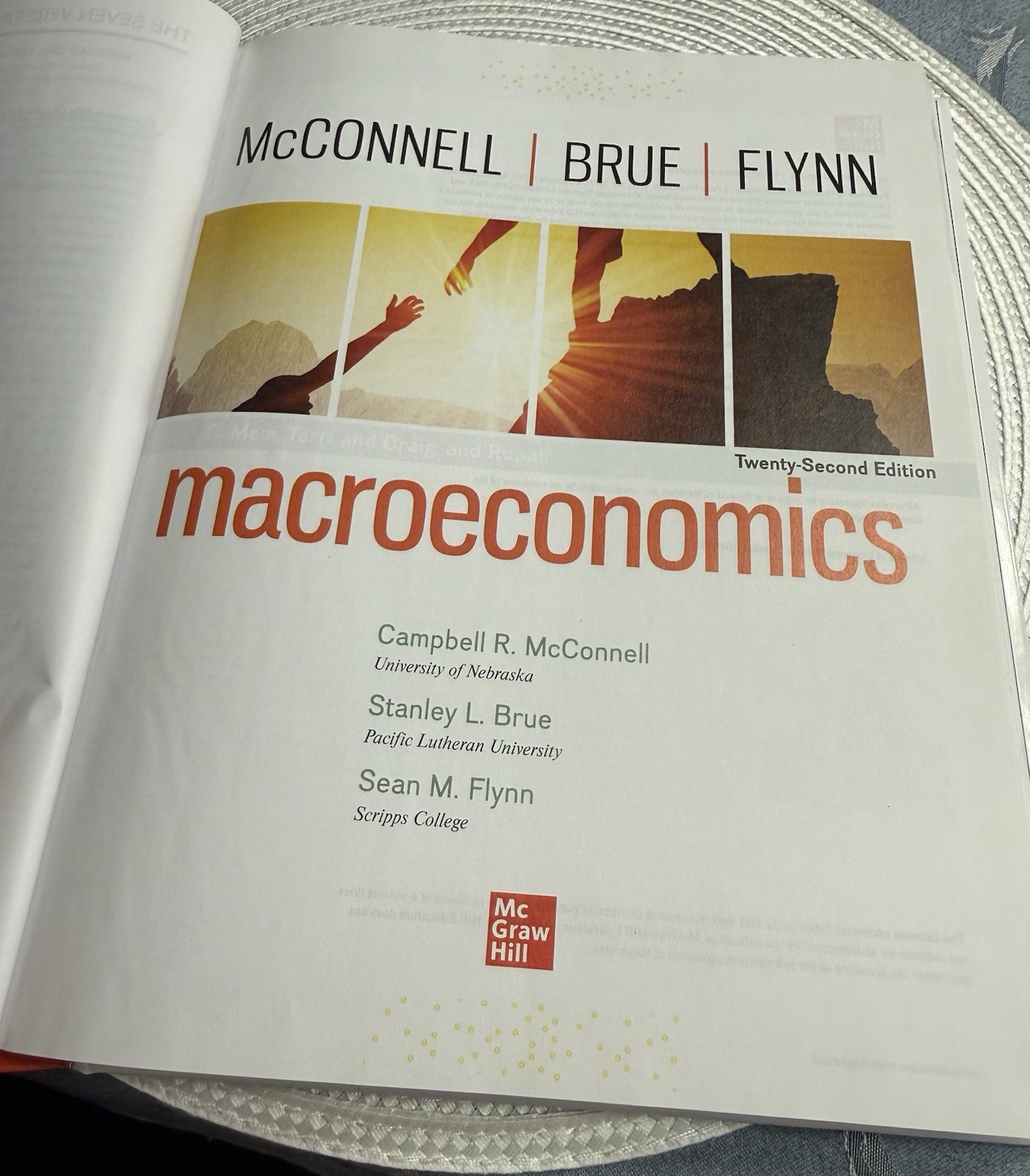Macroeconomics 22nd Edition McConnell, Brue, Flynn (Hardcover)ISBN 9781264112456