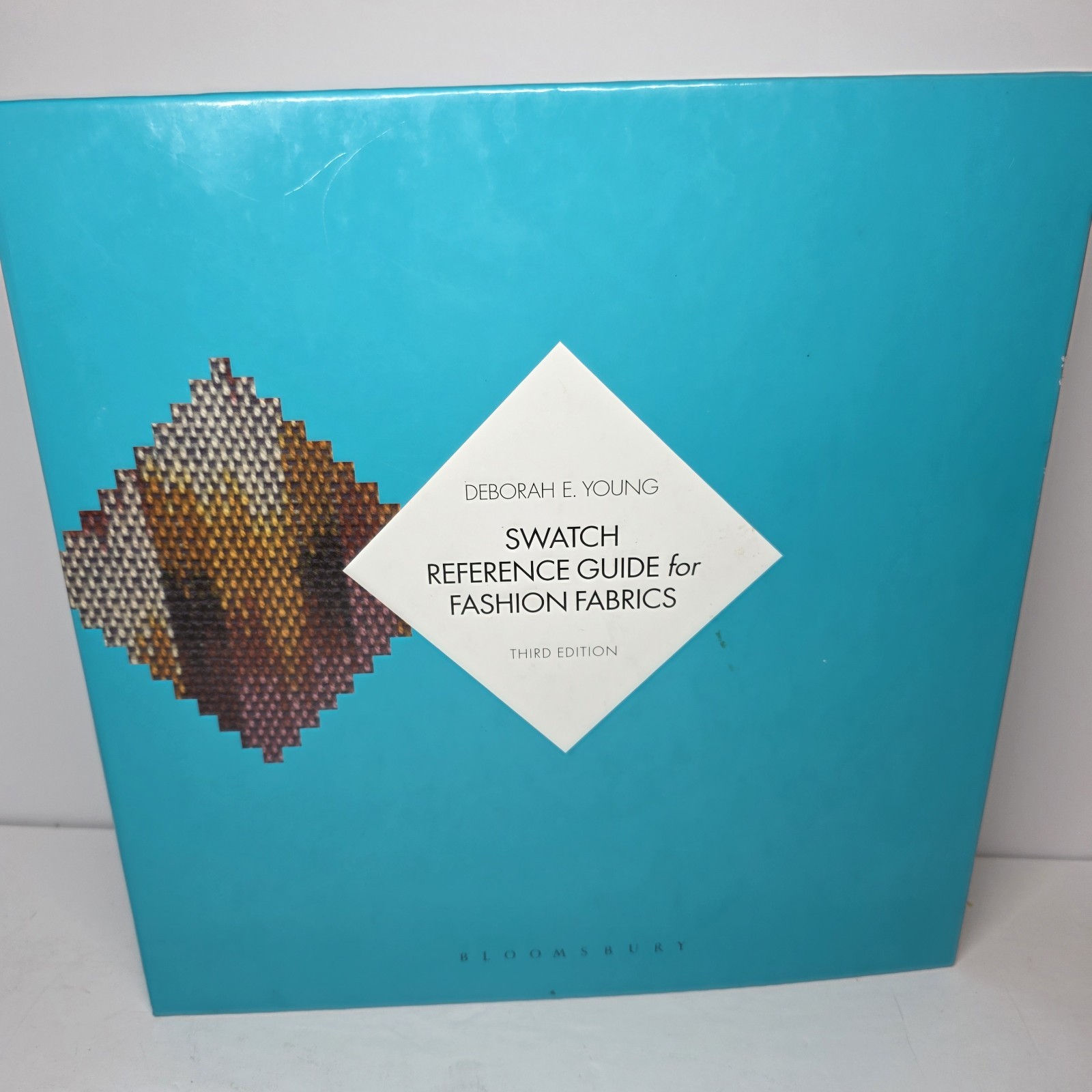 Swatch Reference Guide for Fashion Fabrics by Deborah E. Young (2015, Ringbound)