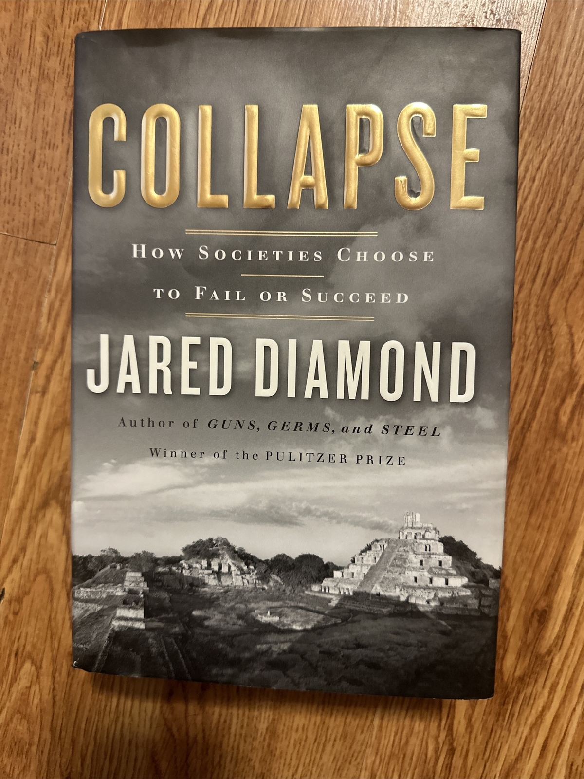 Collapse : How Societies Choose to Fail or Succeed by Jared M. Diamond (2004,…