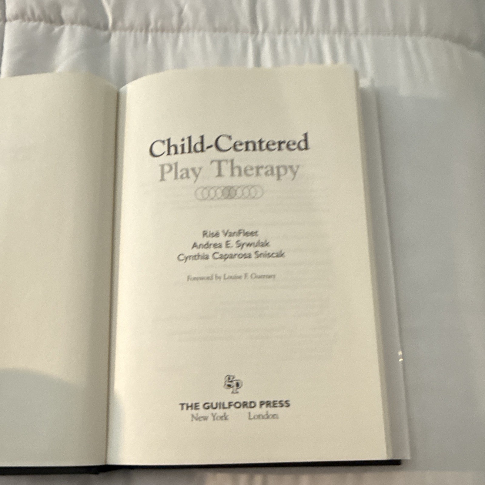 Guilford Child-Centered Play Therapy 1st Ed Hardcover 2011 VanFleet ISBN