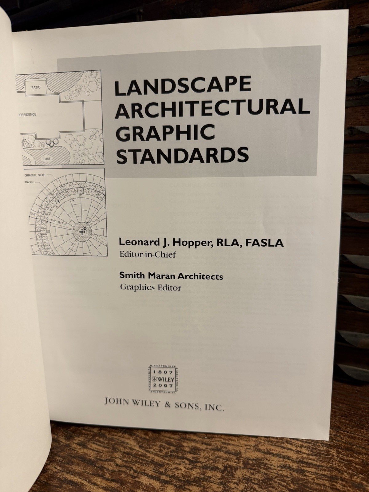 Landscape Architectural Graphic Standards, Hardcover by Leonard J.Hopper NM Book