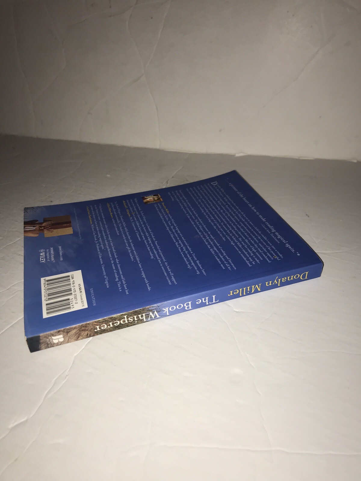 The Book Whisperer: Awakening the Inner Reader in Every Child – Paperback – GOOD