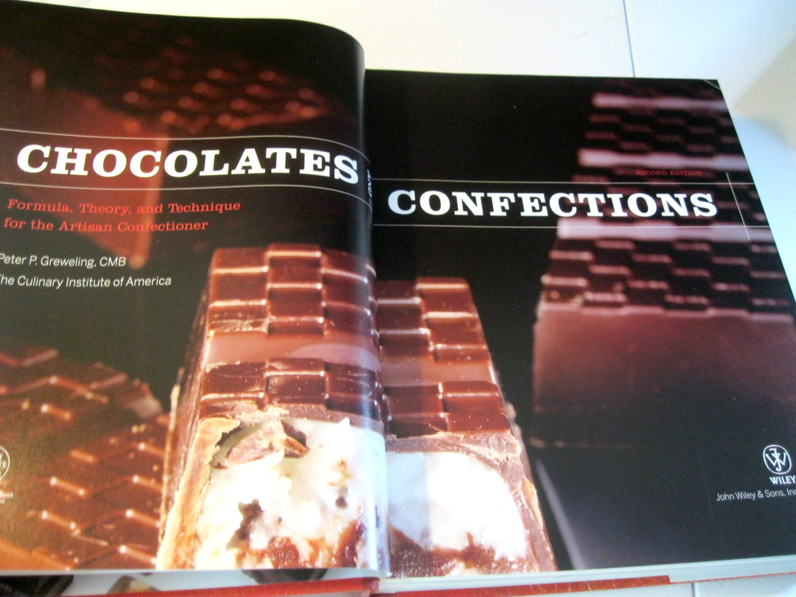 Chocolates and Confections: Formula, Theory, and Technique for the Artisan C…