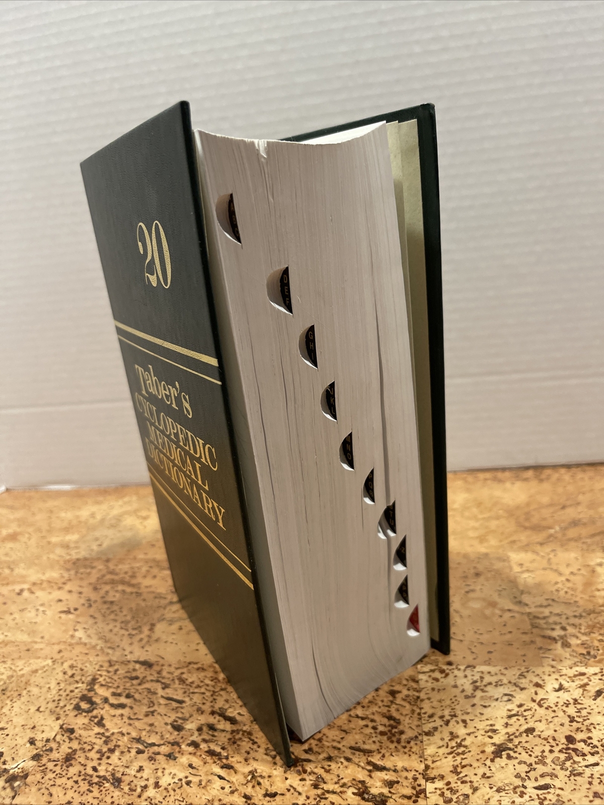 Taber’s Cyclopedic Medical Dictionary : Thumb-Indexed Version by Donald Venes…